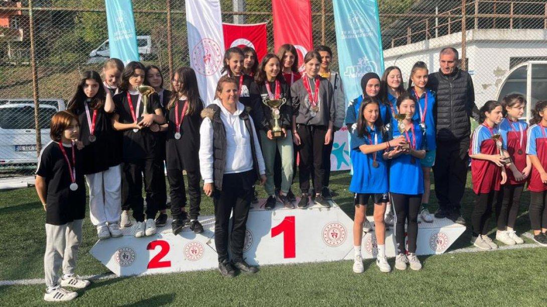 Ortaokullar Arası Kros Turnuvasında Yatılı Bölge Ortaokulu Öğrencilerimiz Başarılar Elde Etti