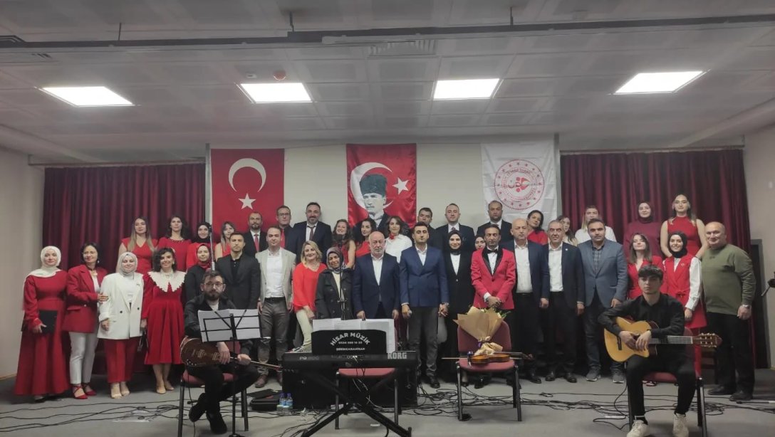 19 Mayıs Atatürk'ü Anma, Gençlik ve Spor Bayramı münasebetiyle ilçemizde Alaturka Müziği Konseri verildi. 